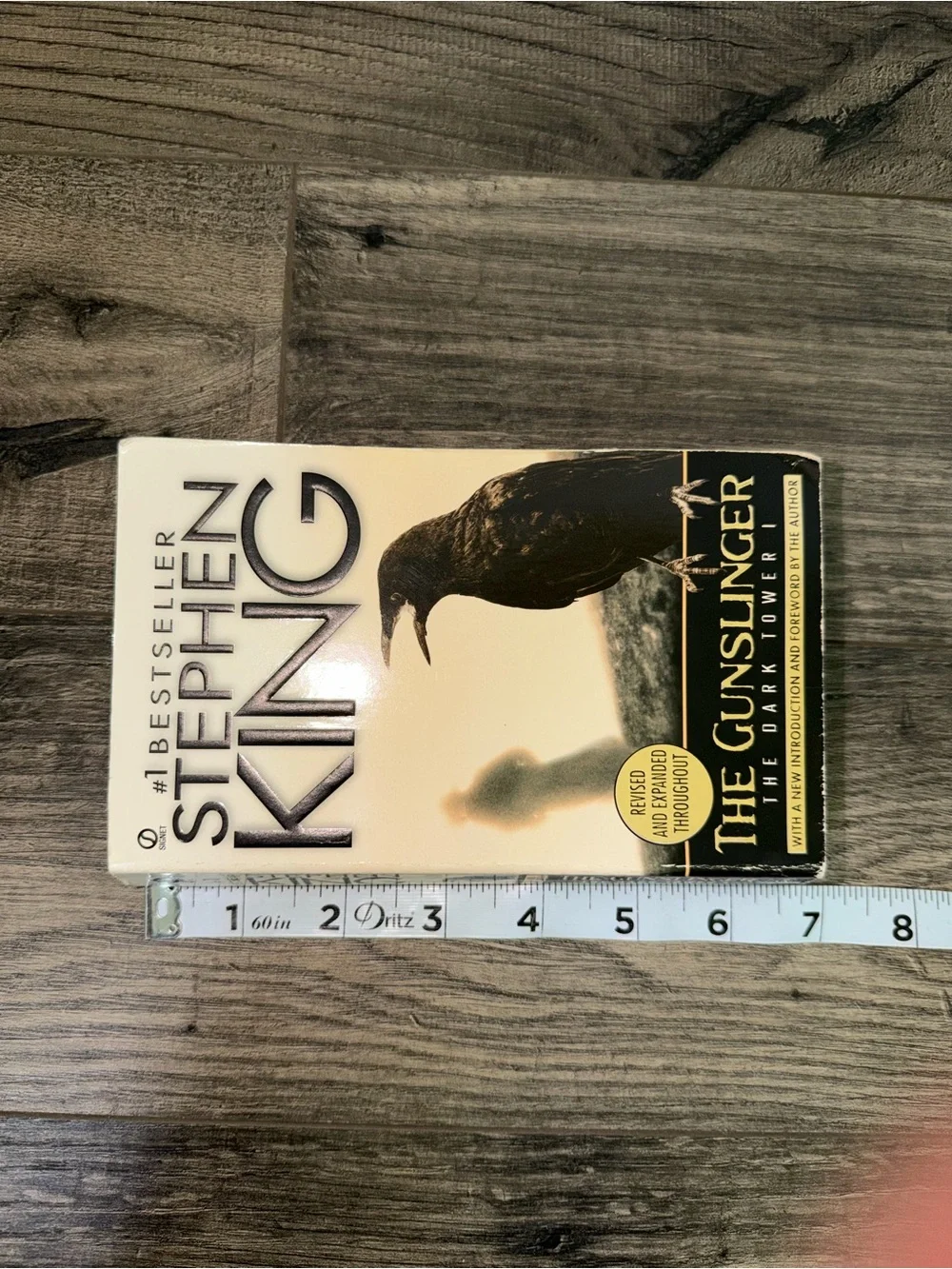 Stephen King — The Gunslinger (The Dark Tower I) Paperback, Beige & Black